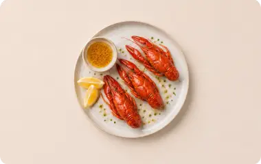 Раки с пряным маслом и лимонной подачей