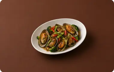 Мидии в устричном соусе с овощами